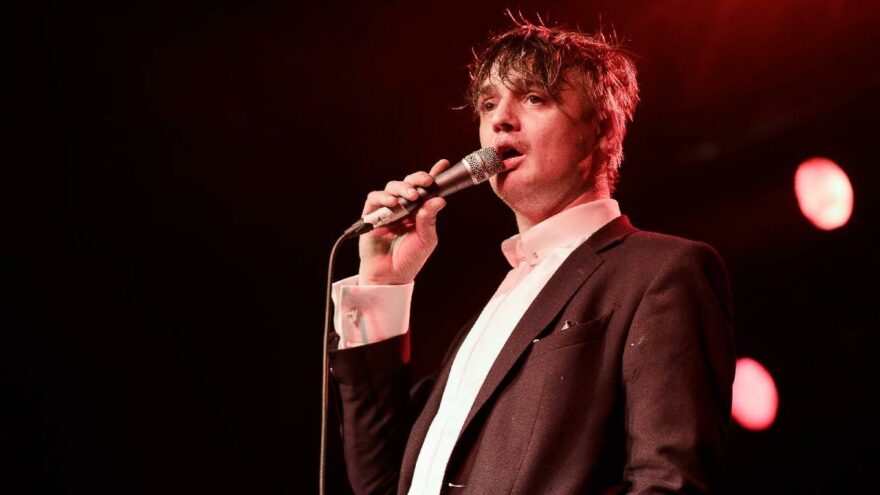 Ünlü şarkıcı Pete Doherty gizlice evlendi