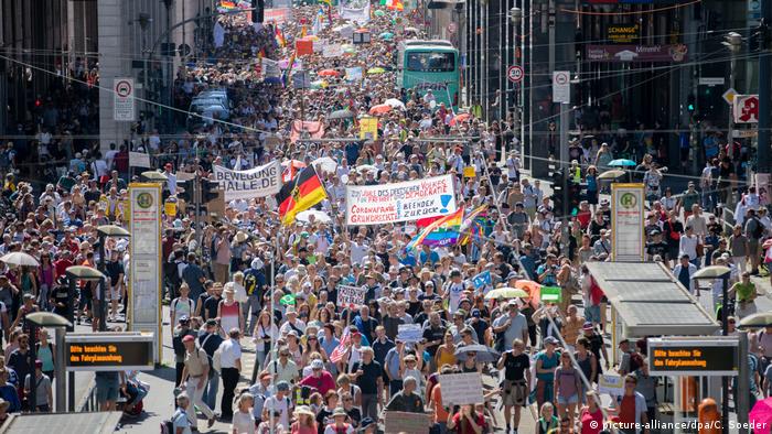 Berlin’de aşı olmayanlara kısıtlama