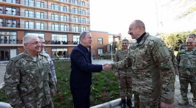 Aliyev, Bakan Akar’ı kabul etti