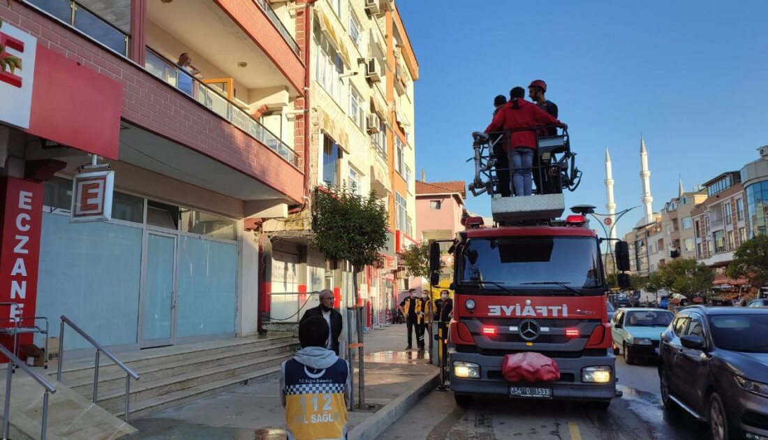 Önce evini yaktı, sonra söndürmeye çalıştı!