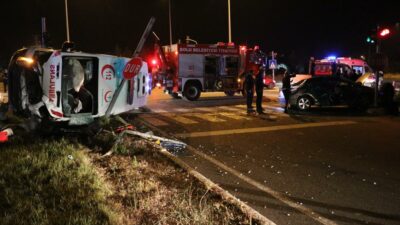 Ağır yaralı sürücüyü taşıyan ambulans devrildi: 1 ölü, 3 yaralı