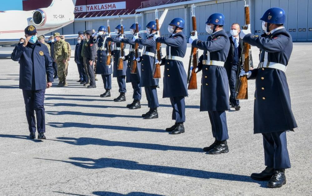 Milli Savunma Bakanı Akar Van’da