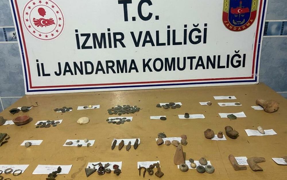 Evini müzeye çevirmiş! Tam 165 parça tarihi eser