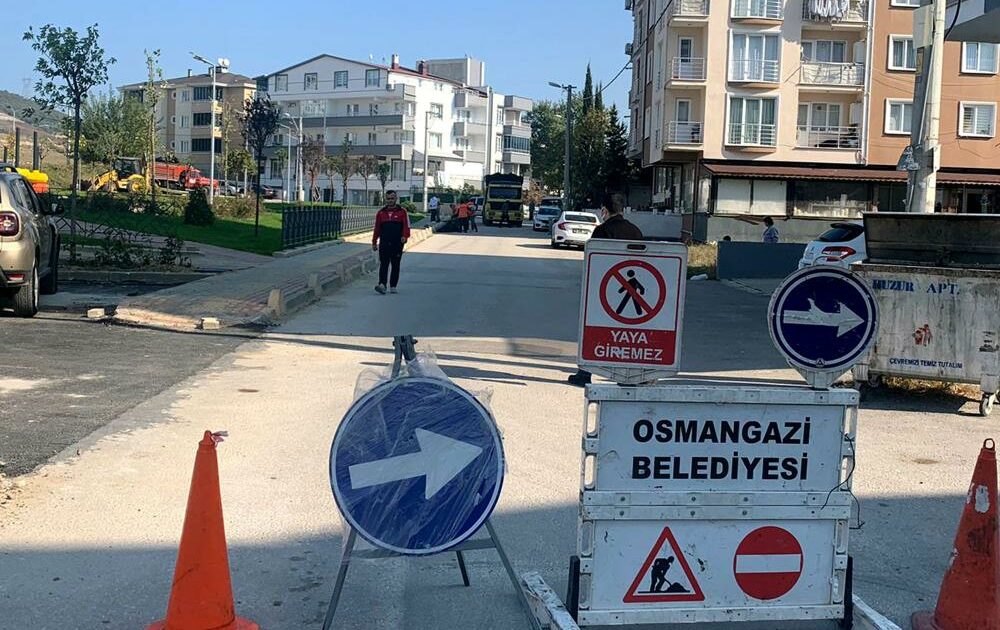 Osmangazi’de bozulan yollar asfaltla yenileniyor