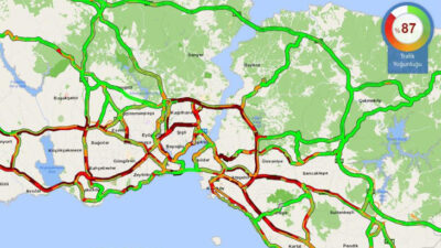 İstanbul’da yağmur trafiği felç etti, yoğunluk yüzde 87 seviyesine ulaştı