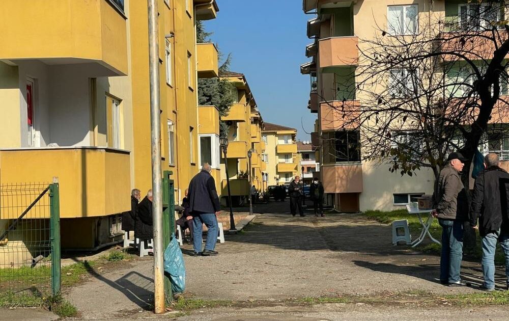 Yemek siparişi getiren kurye, apartman sakinini öldürdü