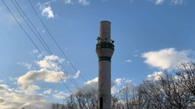 Şiddetli fırtına cami minaresini yıktı