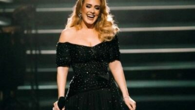 Adele 30 adlı albümüyle satış rekoru kırdı