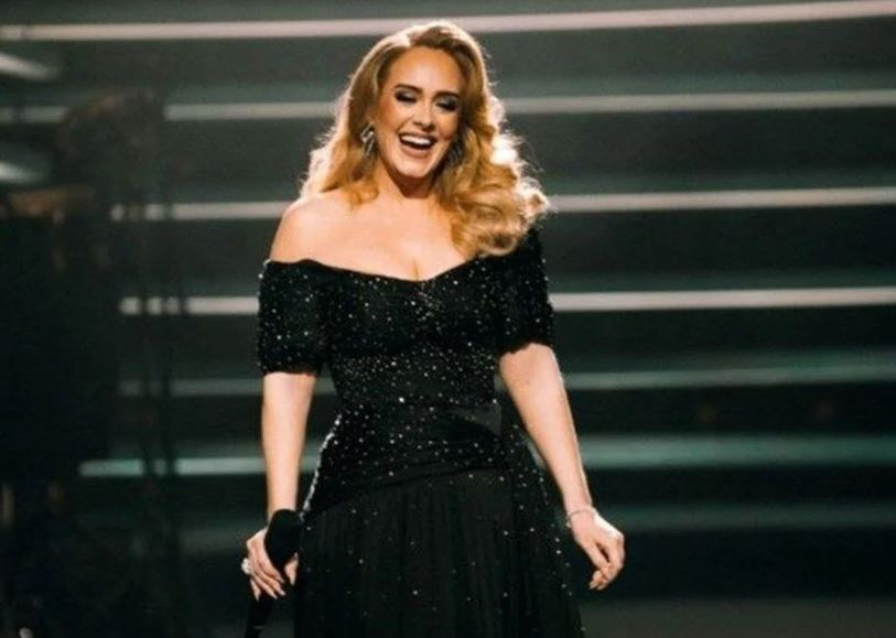 Adele 30 adlı albümüyle satış rekoru kırdı