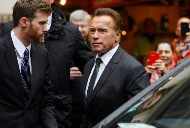 Arnold Schwarzenegger LinkedIn hesabı açtı