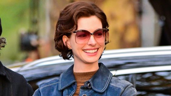 Anne Hathaway saçlarına veda etti