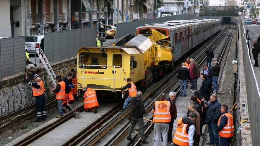 Atina’da metro faciası: Ölü ve yaralılar var