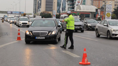 Emniyet şeridi ihlali yapan sürücü: Almanya’dan geldim, böyle bir rezillik olamaz