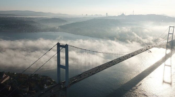 İstanbul güne yoğun sisle uyandı