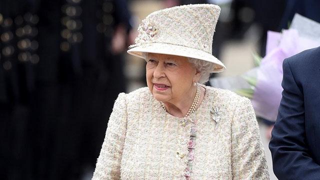 Kraliçe Elizabeth’in bulunduğu kaleye giren silahlı şahıs tutuklandı