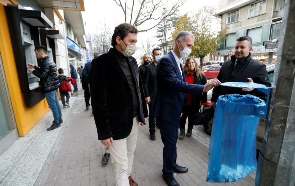 İnegöl temassız çöp kovalarıyla donatılıyor