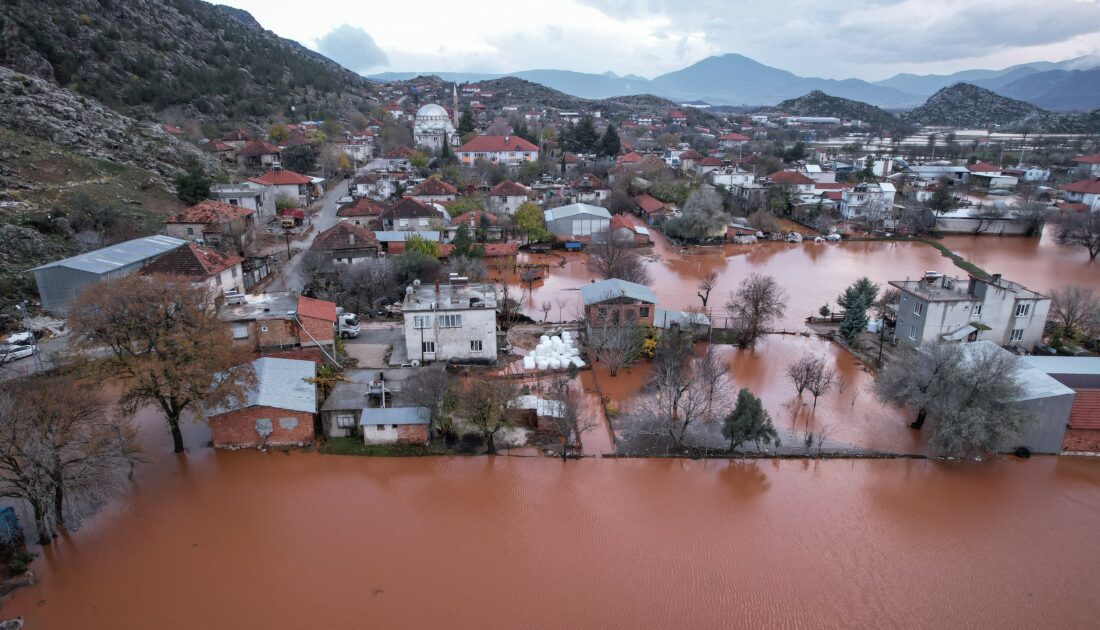 Sel suları mahalleyi gölete çevirdi