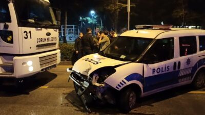 Kavga ihbarına giden iki polis otosu çarpıştı