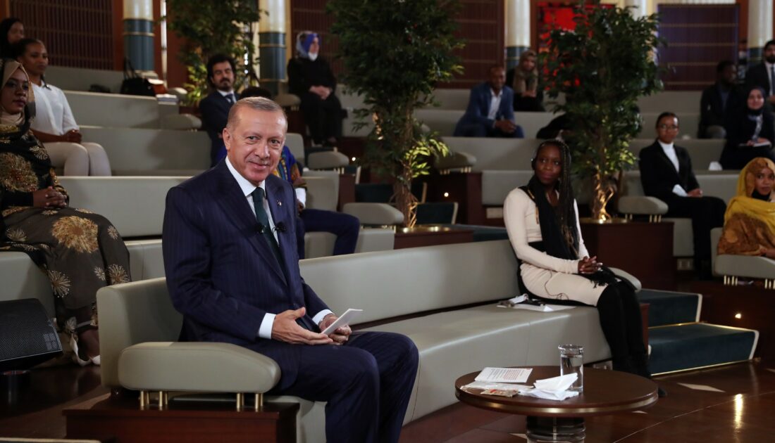 Erdoğan’dan Afrikalı gençlere çağrı: ‘Türkiye’yi ikinci vatan kabul edin’