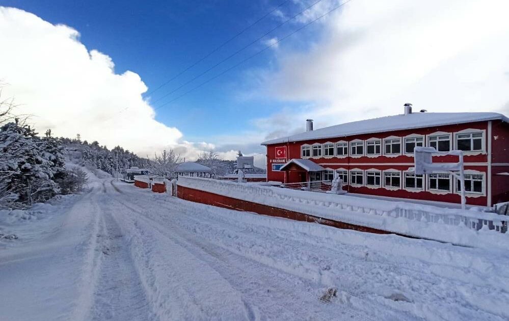 Kastamonu’nun 9 ilçesinde kar yağışı nedeniyle eğitime ara verildi