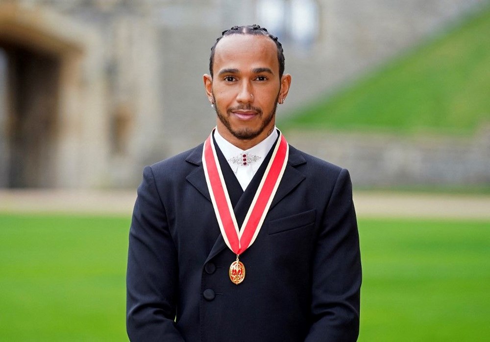 Lewis Hamilton annesinin soyadını da kullanacak