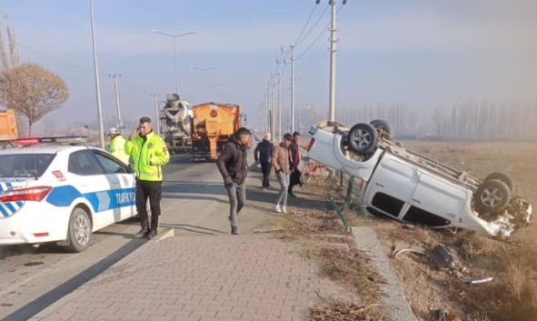 Patlayan su borusunun oluşturduğu buz, kazaya neden oldu