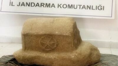 Roma dönemi çocuk lahdini jandarmaya satmaya çalışırken yakalandılar