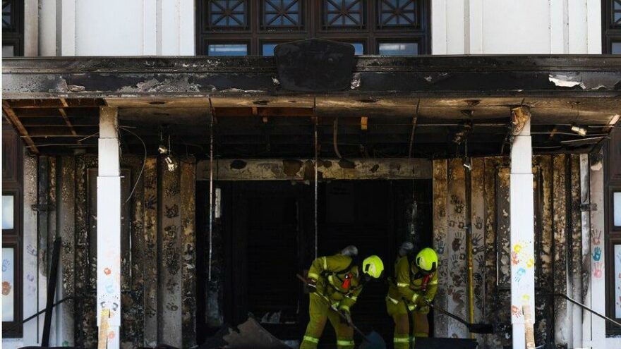 Avustralya’da göstericiler eski meclis binasını ateşe verdi