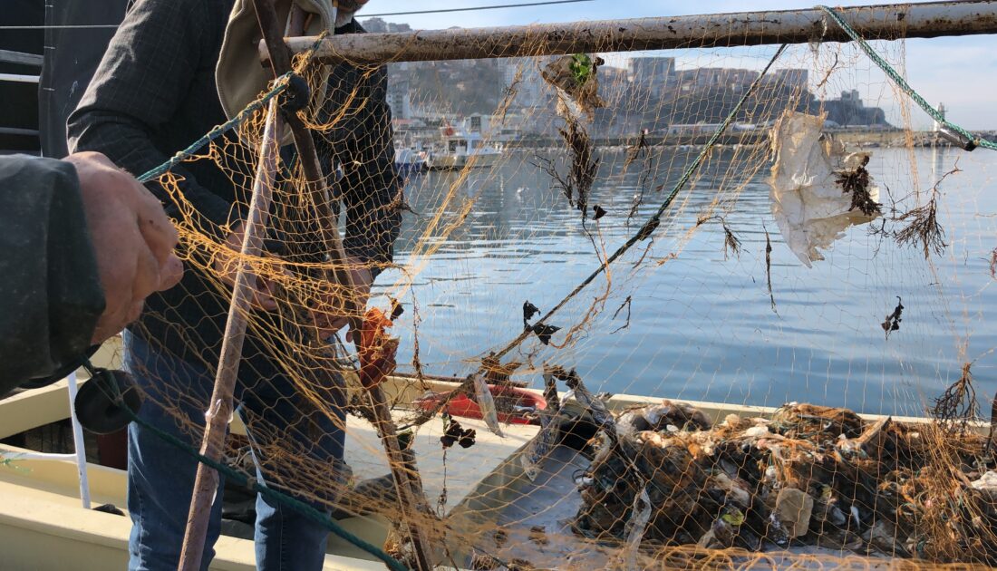 ‘Çöp dağı’ ve deniz kirliliği, balıkçı ağlarını da vurdu