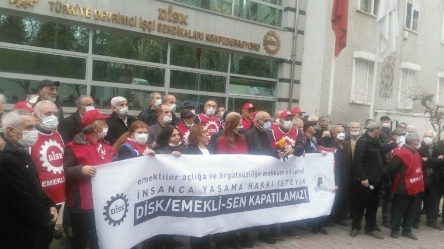 DİSK: Emekli aylıkları en az asgari ücret kadar olmalı