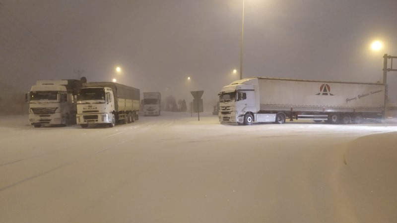 Konya-Ankara karayolu trafiğe kapatıldı