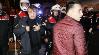 Adana’da kavgaya müdahale eden polis göğsünden bıçaklandı