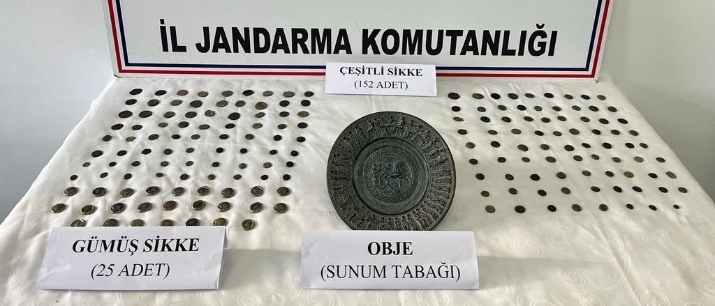 Çantasından yaklaşık 200 tarihi sikke çıktı