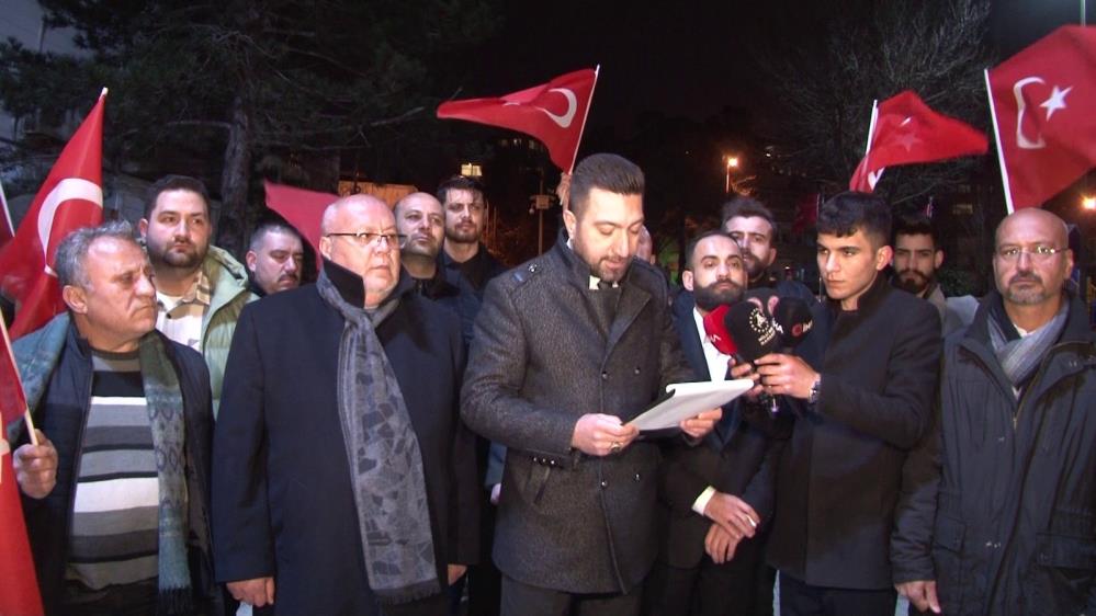 Sezen Aksu’ya Beykoz’daki evinin önünde protesto