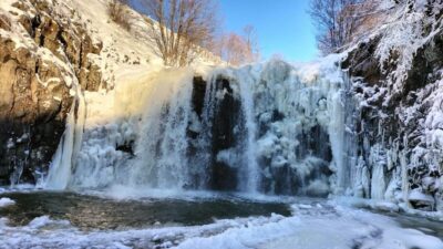 Ordu’da şelale buz tuttu