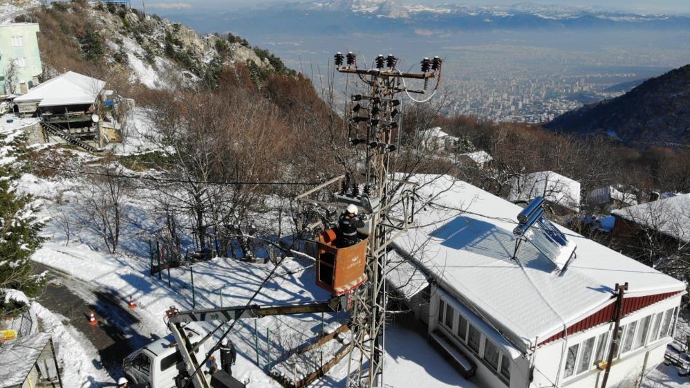 Bursa’da kesintisiz enerji için karlı yolları aşıyorlar