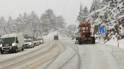 Antalya-Konya karayolunda ulaşım güçlükle sağlanıyor