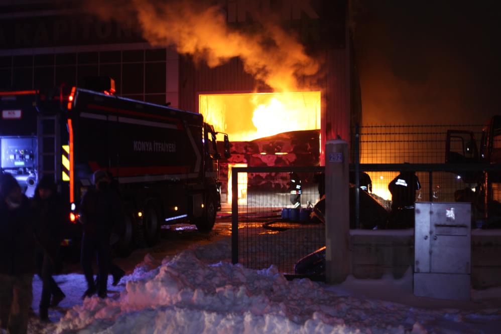 Konya’da sünger fabrikasında yangın