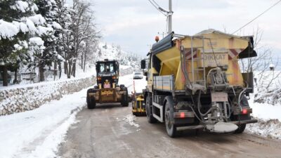 Bursa’da Büyükşehir’in kar nöbeti devam ediyor