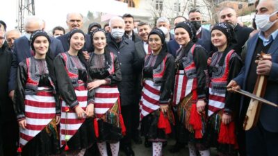 Binali Yıldırım’a ‘kuş dili’ ile karşılama