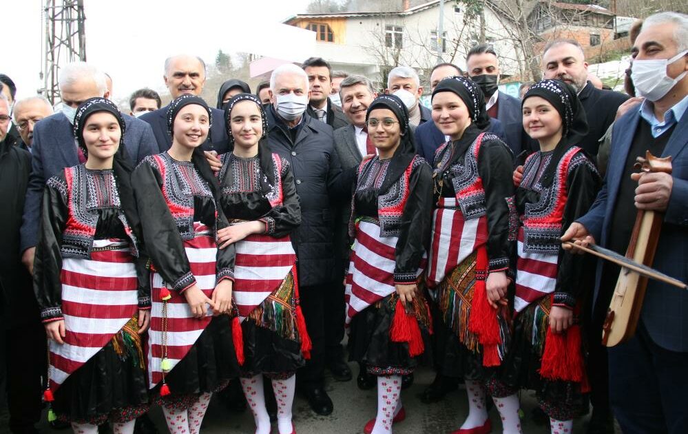 Binali Yıldırım’a ‘kuş dili’ ile karşılama