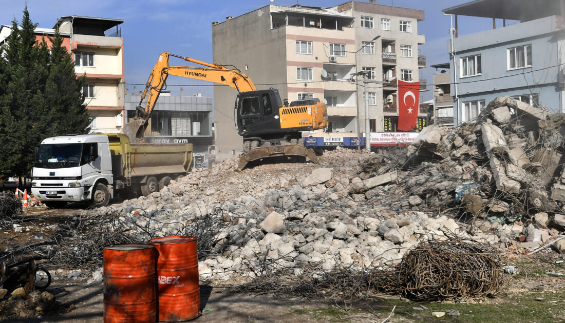 Osmangazi Belediyesi riskli alanda yıkımlara devam ediyor