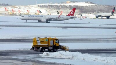 İstanbul Havalimanı’nda uçakların kalkışları başladı