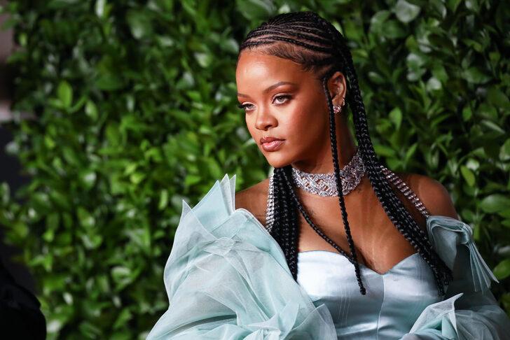 Rihanna, erkek arkadaşı Rocky’den hamile kaldığını duyurdu