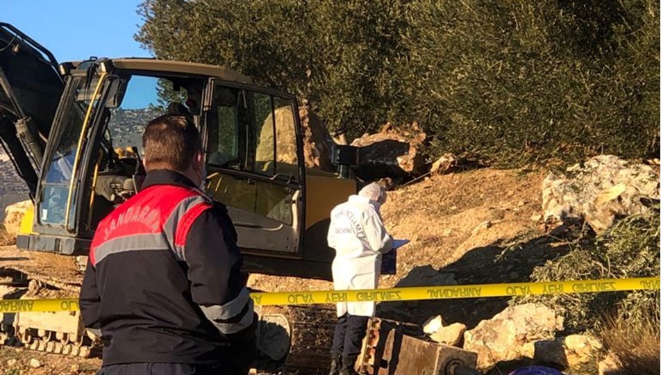 Üzerine taş kırma aparatı düşen işçi öldü