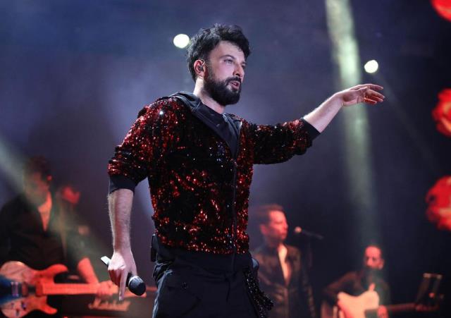 Yılbaşı onun gecesi oldu! Megastar Tarkan, iki ilki birden yaşadı