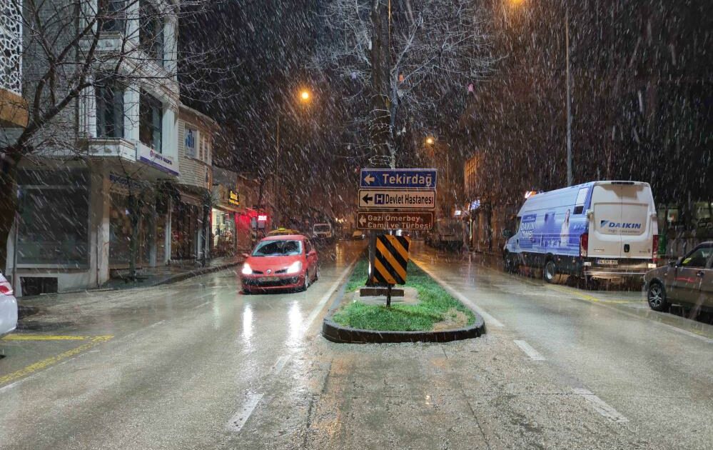 Tekirdağ’da kar yağışı başladı