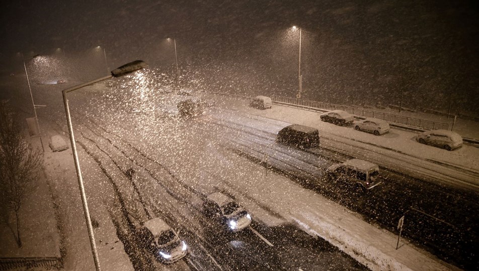 İstanbul kara teslim: Özel araçların trafiğe çıkışı yasaklandı