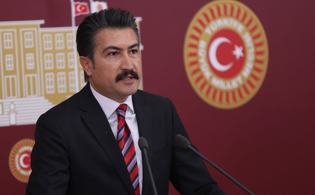 AK Parti’li Özkan: ‘Seçim de seçim’ diyenler, aday belirlediniz mi?