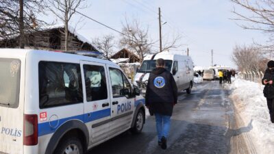 Annesiyle tartışan babasını tüfekle öldürdü